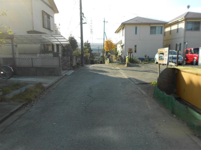 Local photos, including front road. Front road (January 2014) Shooting
