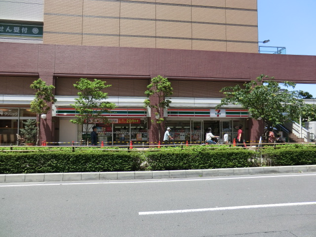 Convenience store. Seven-Eleven Kawaguchi Station East store up (convenience store) 603m