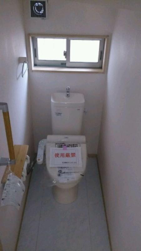 Toilet. If available convenient handrail income !! 1 Building (November 2013) Shooting