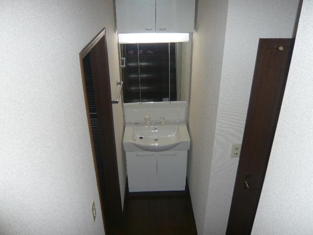 Wash basin, toilet. Second floor of the vanity unit