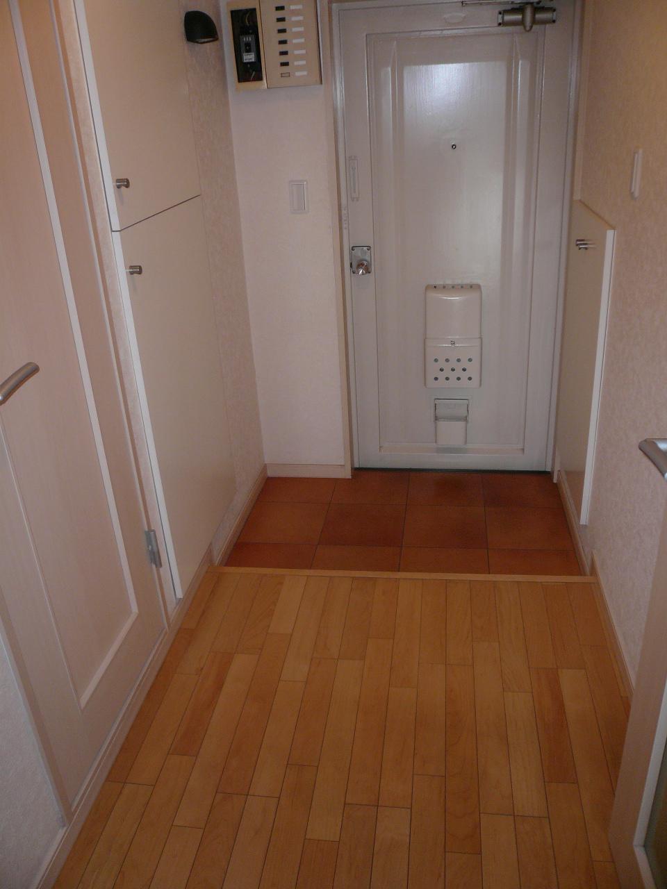 Entrance. Room (August 2013) Shooting