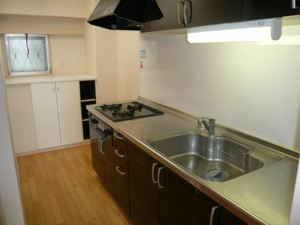 Kitchen. Room (August 2013) Shooting