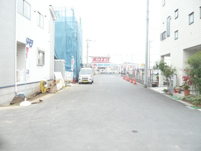 Local photos, including front road. Front south road of loose 8m. Traffic volume is very small.