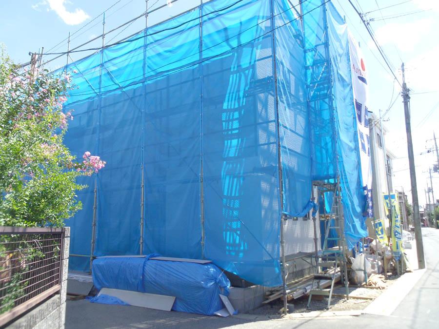 Local photos, including front road. We offer the same use the finished model house of this property. Please feel free to contact us.