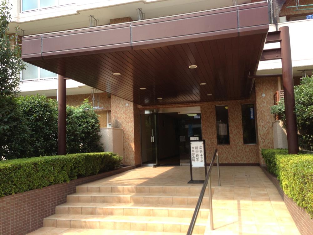 Entrance. Common areas