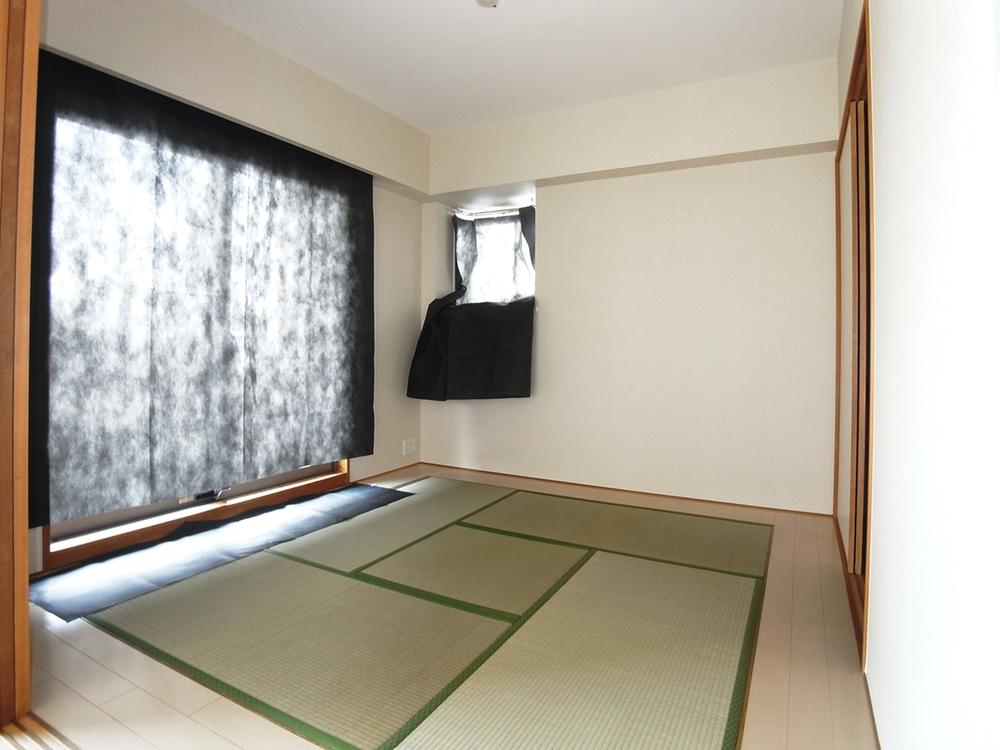 Non-living room. There is a bay window on the west side, Bright Japanese-style photos (January 2014) Shooting