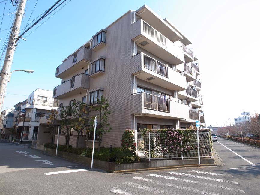 Local appearance photo. Local (12 May 2013) Shooting