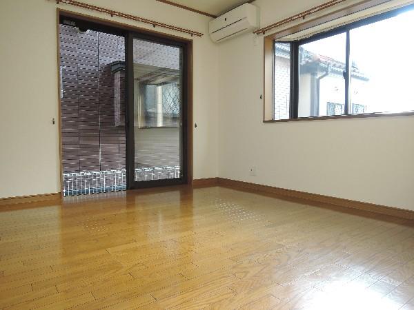 Non-living room. Each room and new air conditioning installed base is in the living room