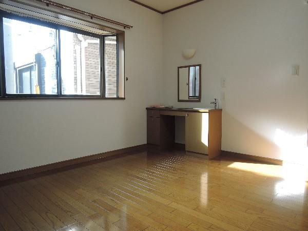 Non-living room. Convenient with hand-washing facilities
