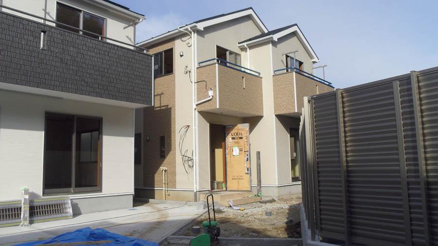 Local photos, including front road. 4 Building Was building completed. Such as the actual image from per yang, We have to wait all the time so you can see directly.
