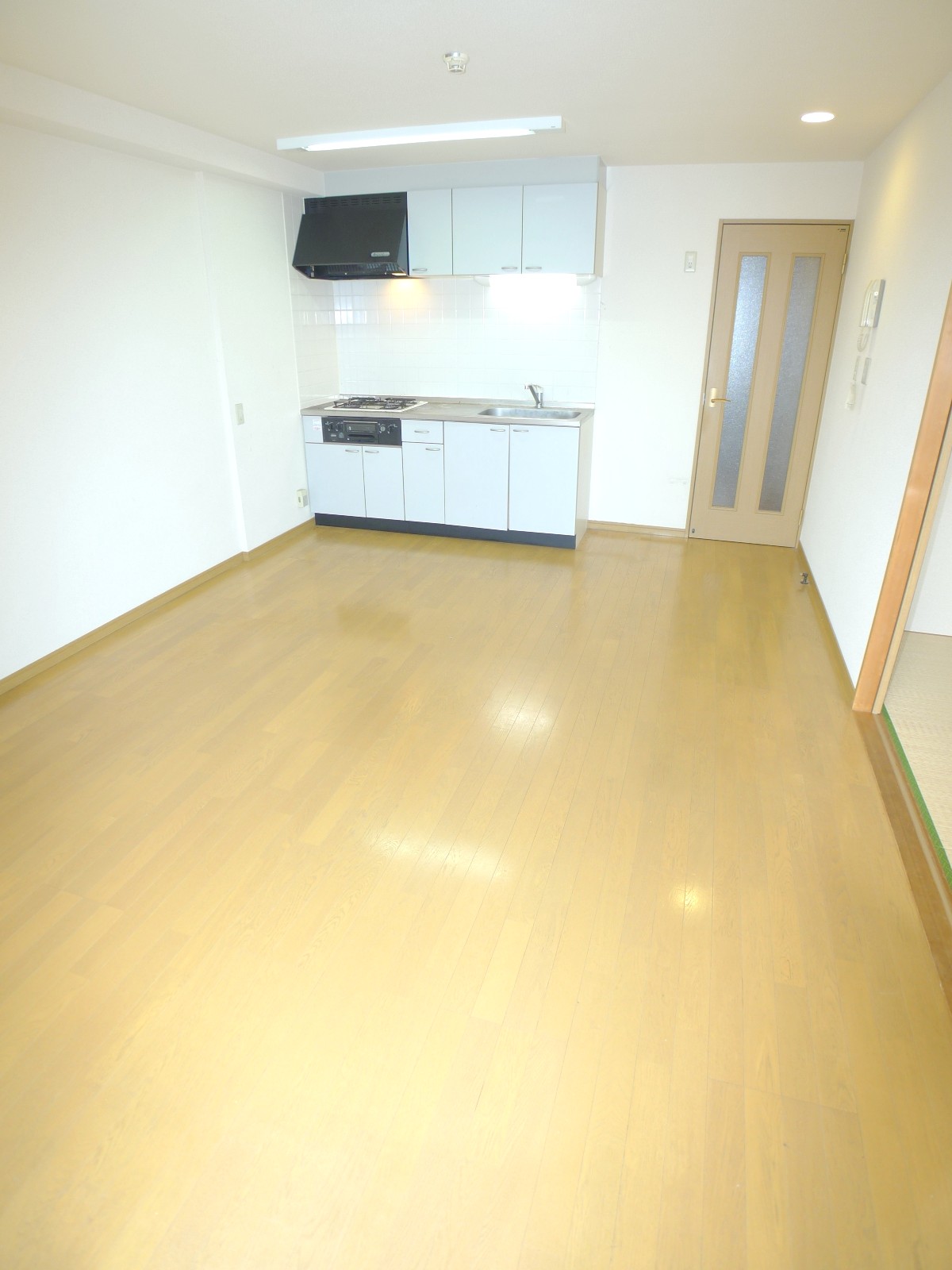 Living and room. System kitchen!