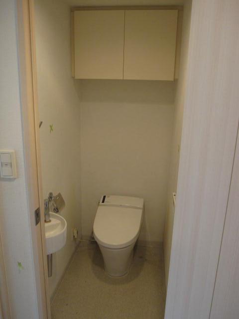 Toilet. Indoor (January 2013) Shooting