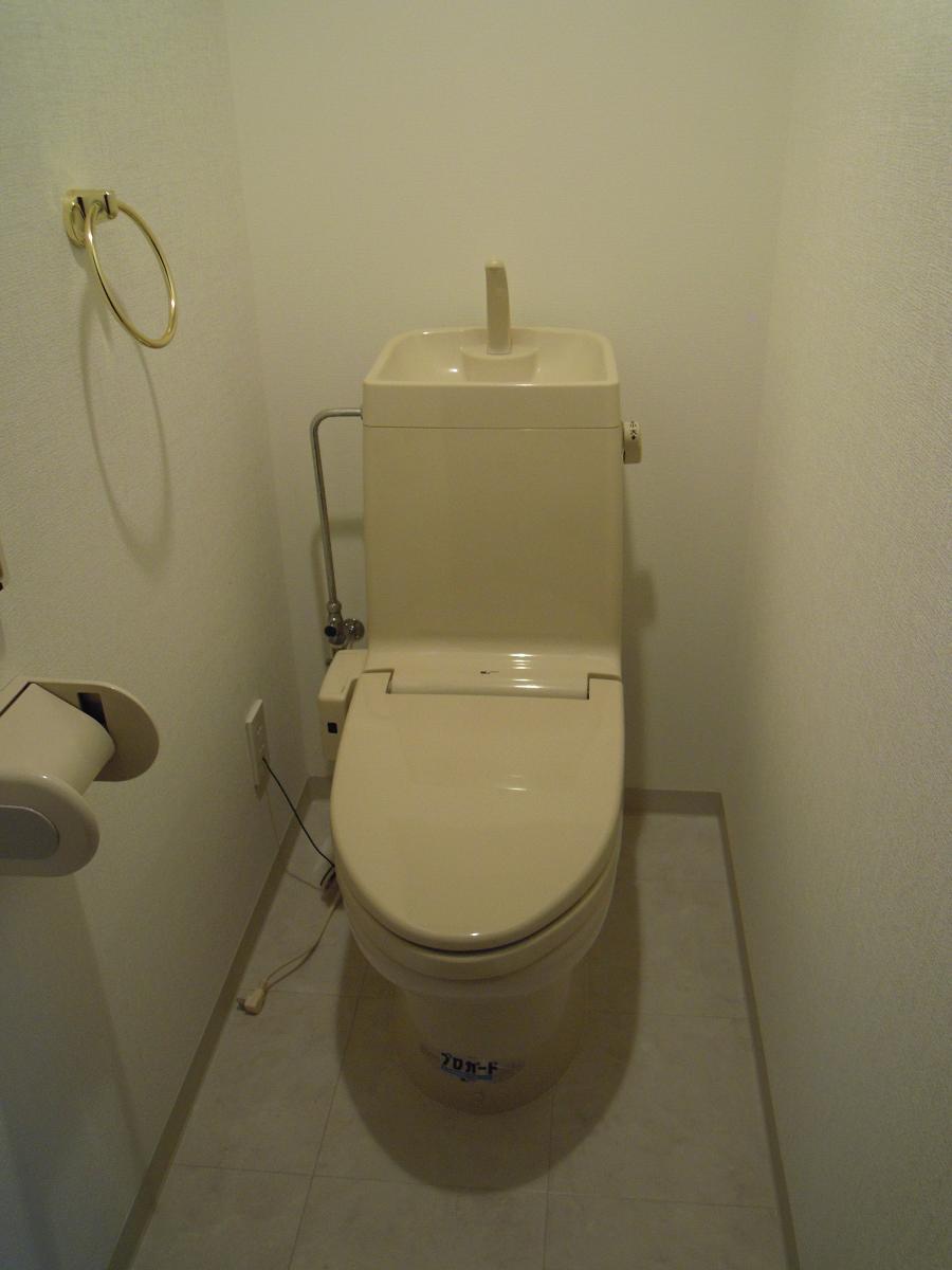 Toilet. 2013 November shooting