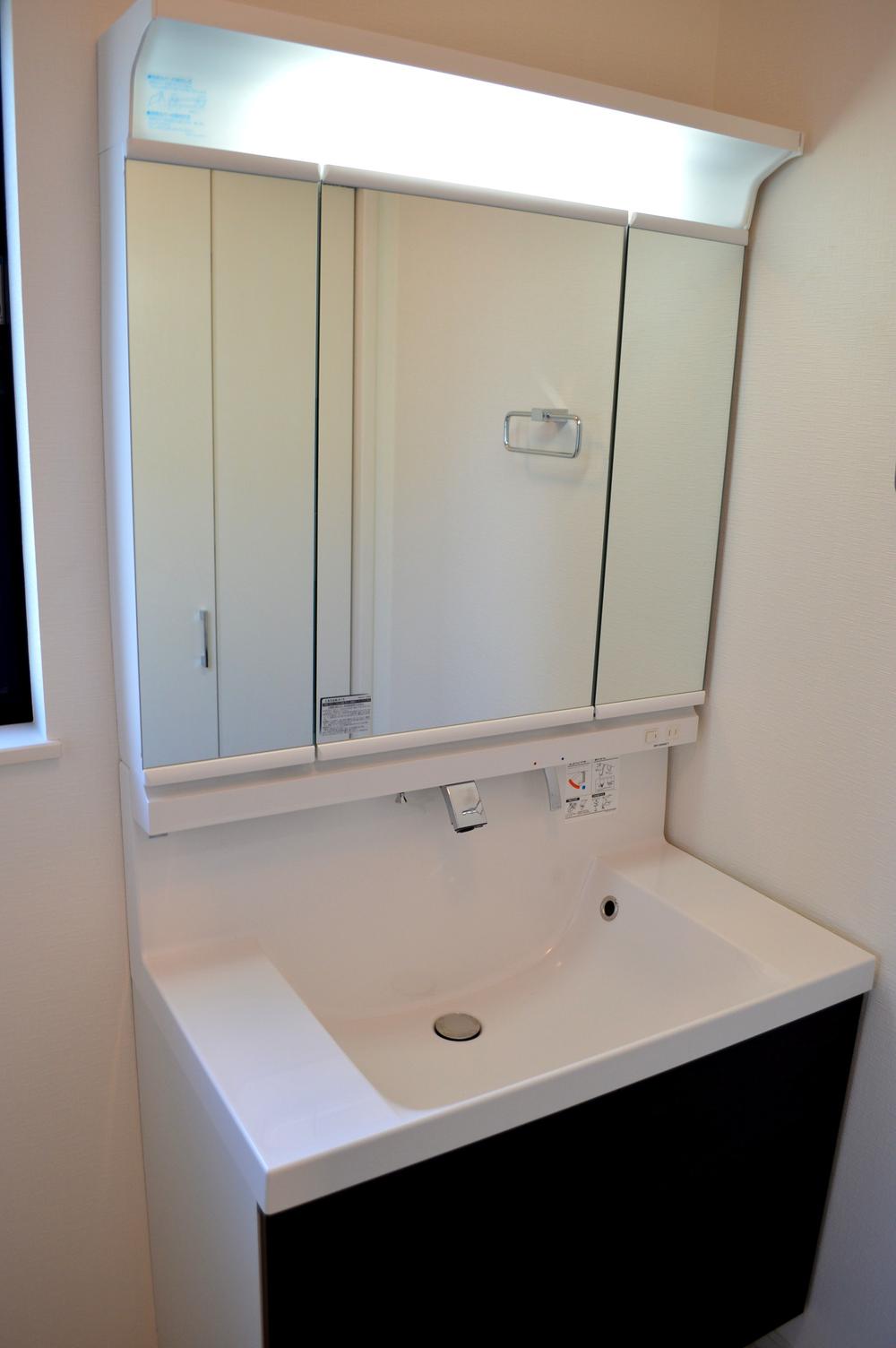 Wash basin, toilet