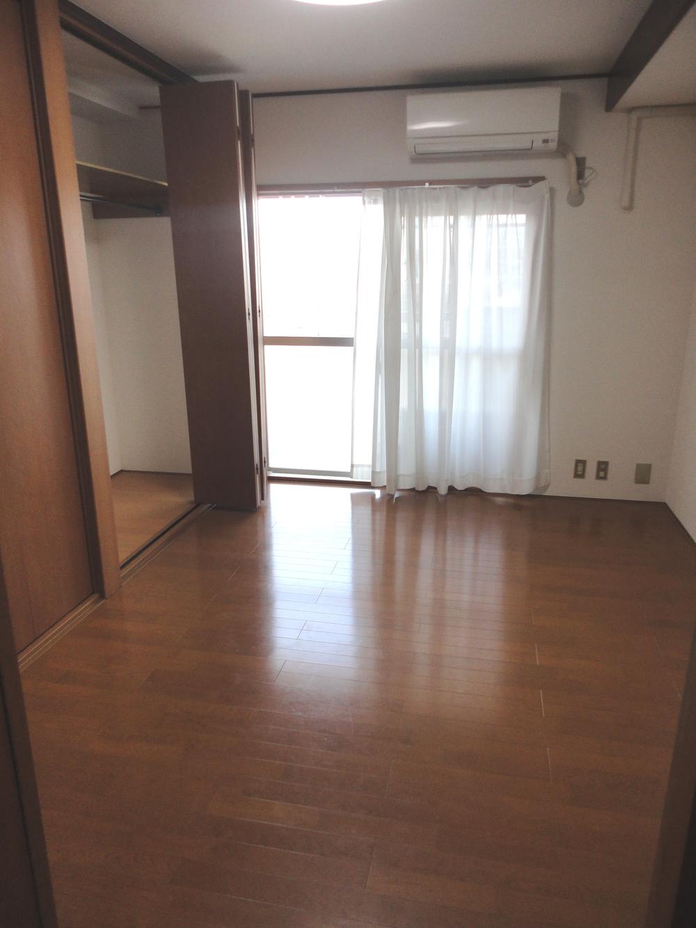 Non-living room. Indoor (10 May 2013) Shooting