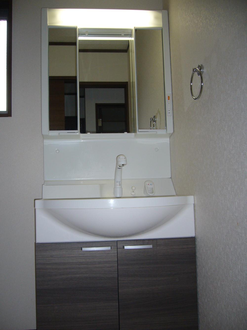 Wash basin, toilet