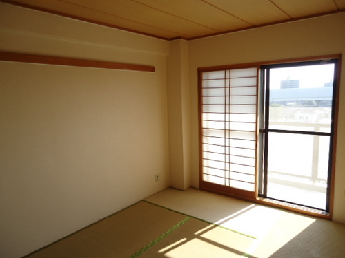 Other room space. Japanese-style room (approximately 6.0 tatami mats)