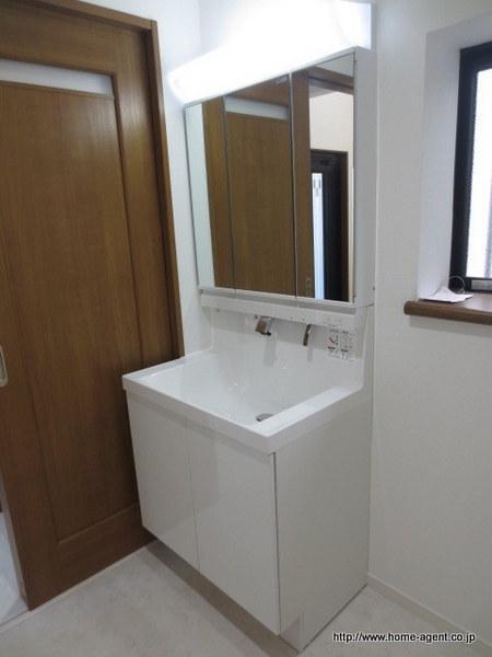 Wash basin, toilet