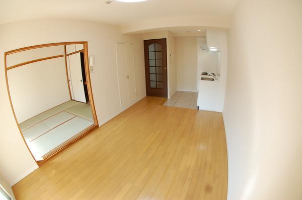 Living. Southwestward dining