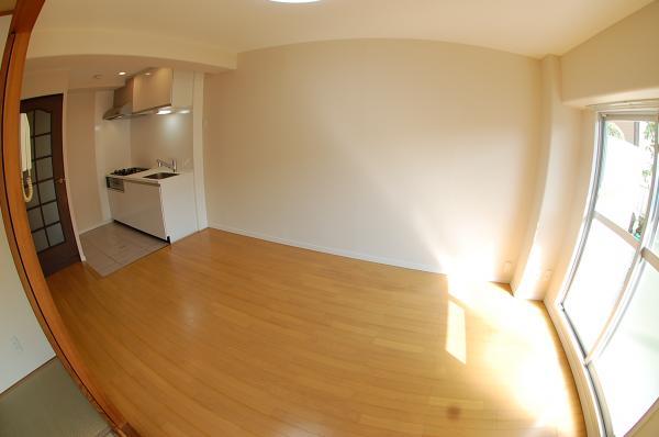 Living. There was foot with under-floor heating