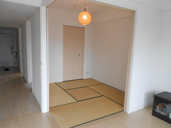 Non-living room.  [Japanese-style room] 2013 August shooting