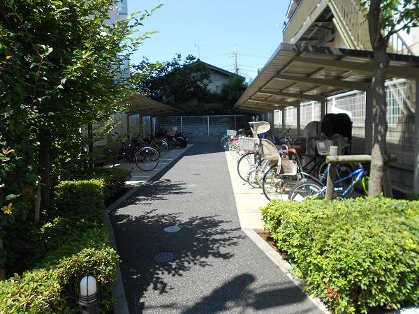 Other common areas.  [Bicycle-parking space] 2013 August shooting