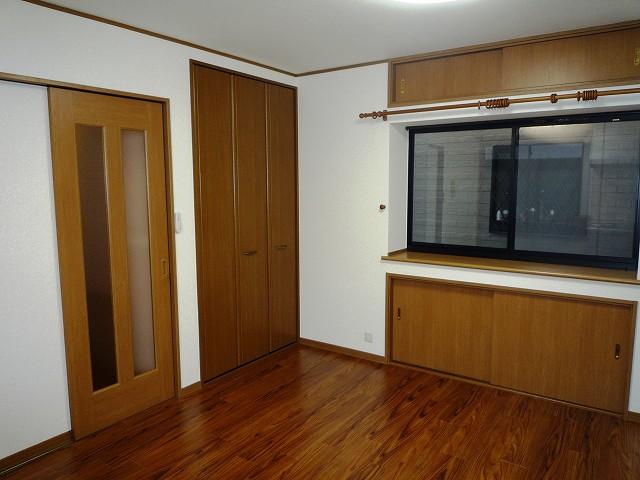 Living. Housing wealth, Glad dead space there is no sliding door