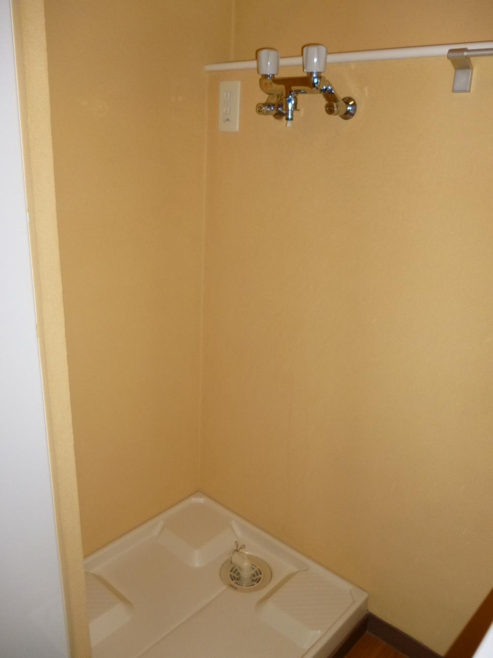 Wash basin, toilet. Indoor (April 2013) Shooting