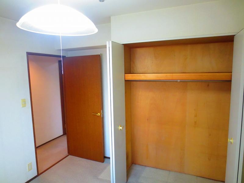 Non-living room. Local (September 2013) Shooting