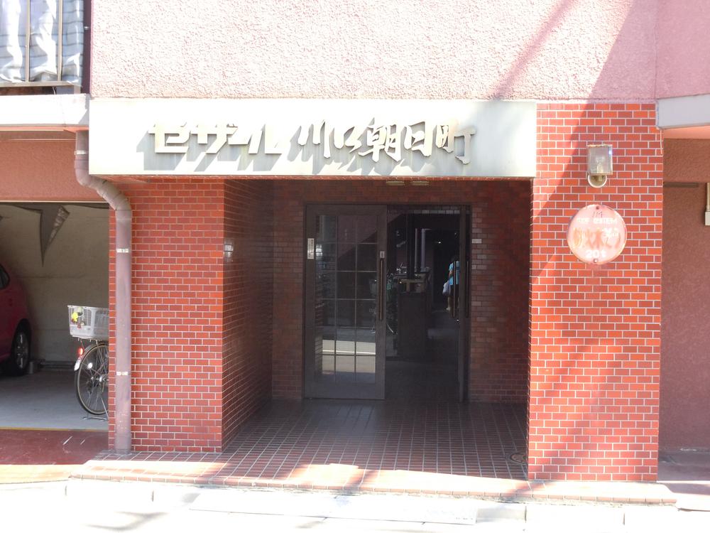 Entrance. Common areas