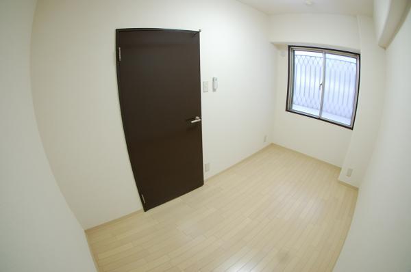 Non-living room. West Western-style