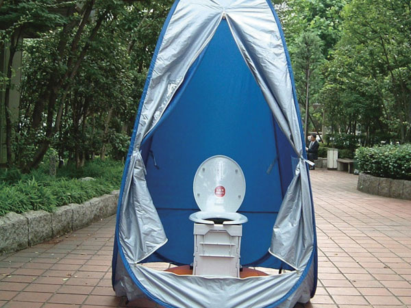 earthquake ・ Disaster-prevention measures.  [Disaster prevention warehouse] As shared facilities, Established a disaster prevention warehouse entrance. We keep a variety of emergency supplies such as tools and emergency toilet.  ※ Manhole corresponding toilet / Toilet tent, Same specifications
