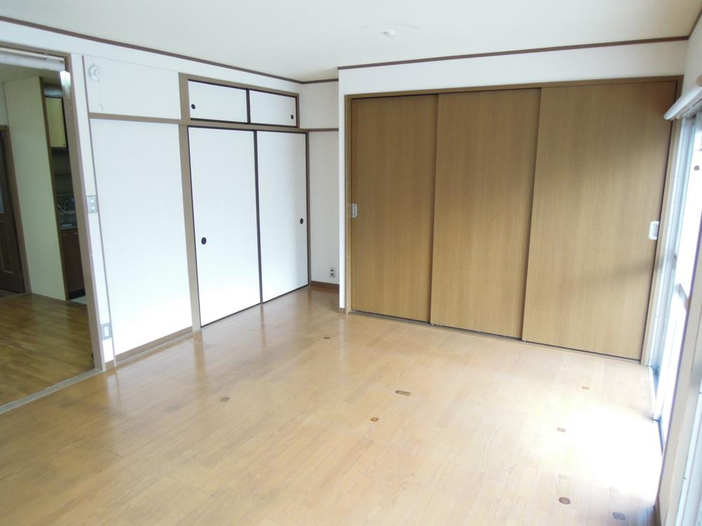 Non-living room. Indoor (11 May 2013) Shooting