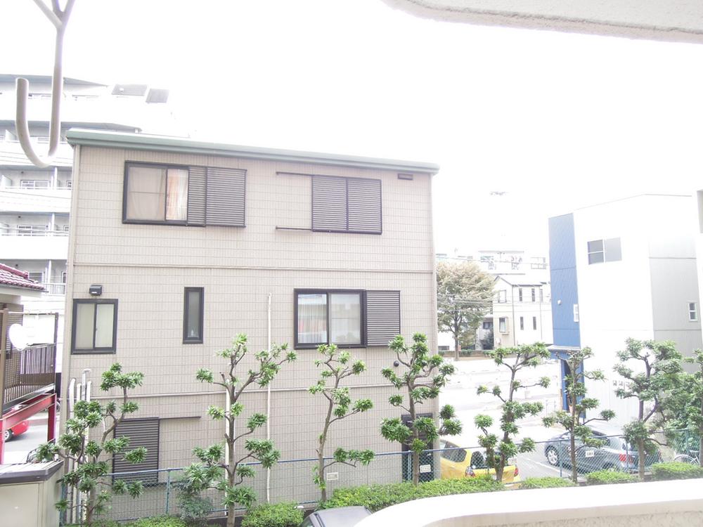 View photos from the dwelling unit. View from the site (November 2013) Shooting