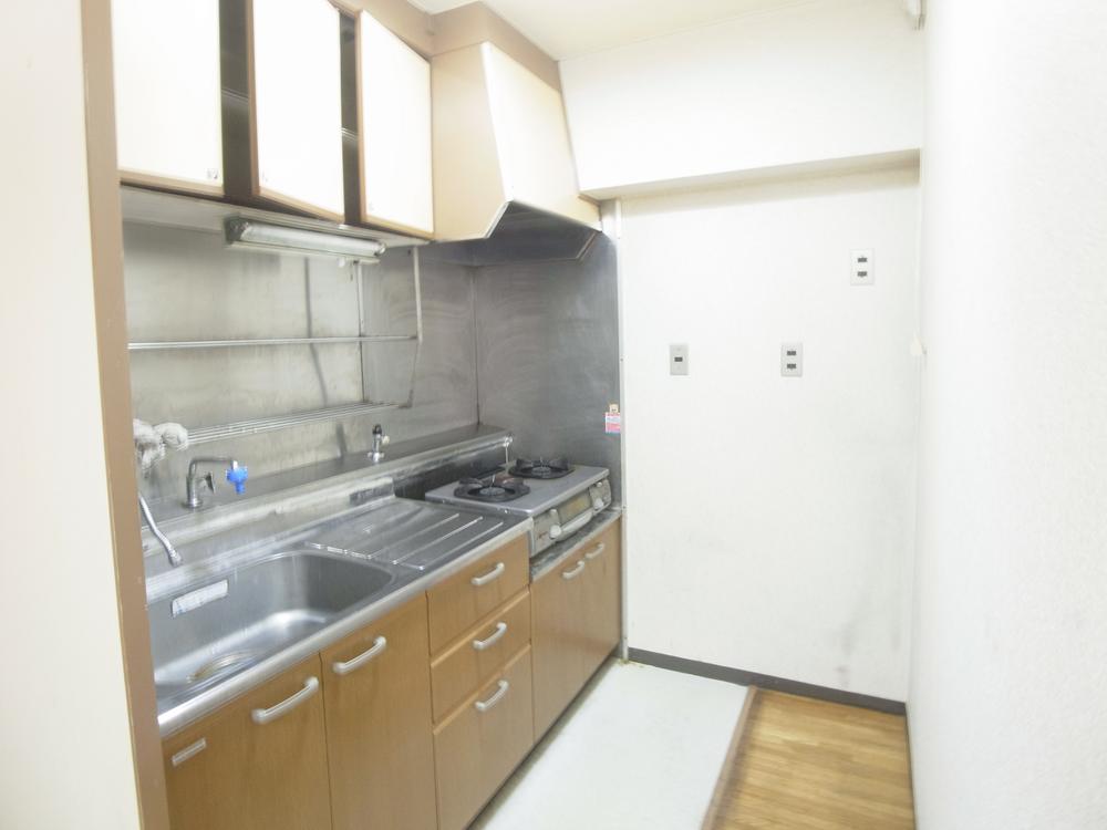 Kitchen. Indoor (11 May 2013) Shooting