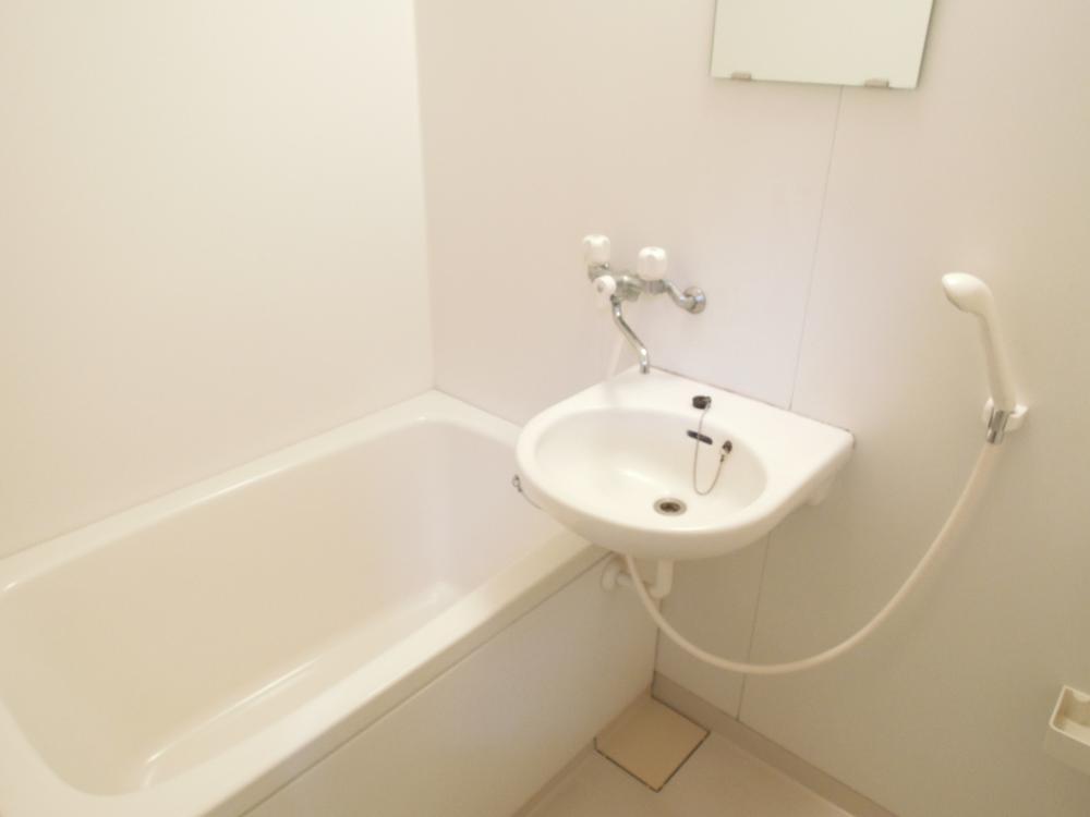 Bathroom. Indoor (11 May 2013) Shooting