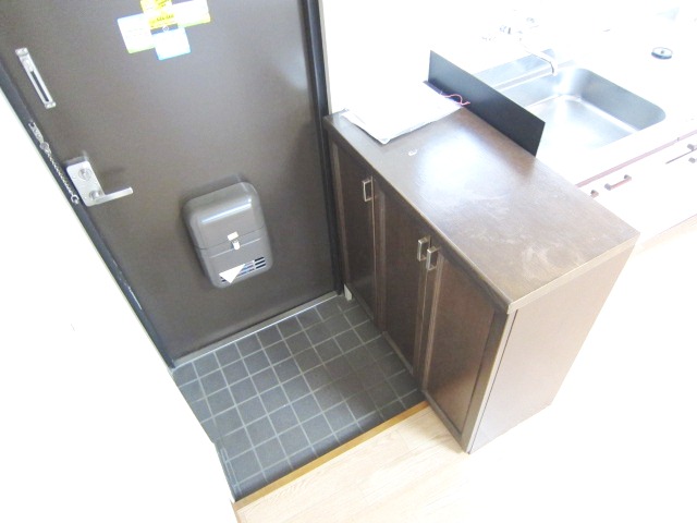 Entrance. Entrance storage is equipped