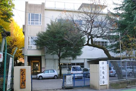 Primary school. 438m until Kawaguchi Municipal Hatogaya Elementary School