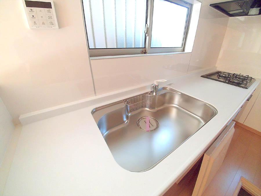 Kitchen. Was building completed. Such as the actual image from per yang, We have to wait all the time so you can see directly.