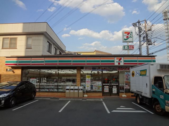 Convenience store. 230m to Seven-Eleven (convenience store)