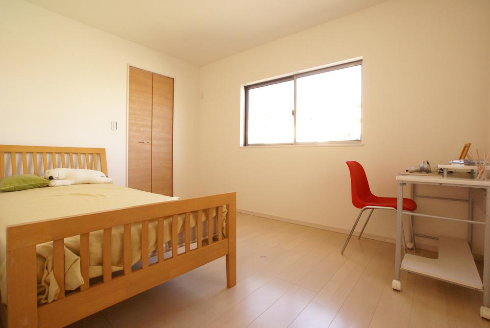 Non-living room. All room storage space happy also to the nursery!