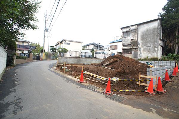 Local photos, including front road. Local (11 May 2013) Shooting