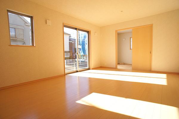Living. Bright house wrapped in plenty of sunlight 2013 / 12 / 13 shooting