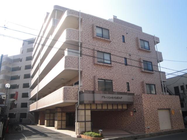 Local appearance photo. Local shooting