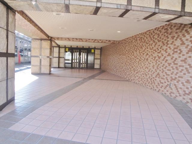 Entrance. Common areas