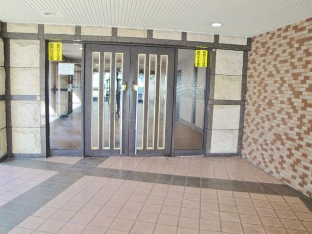 Entrance. Common areas