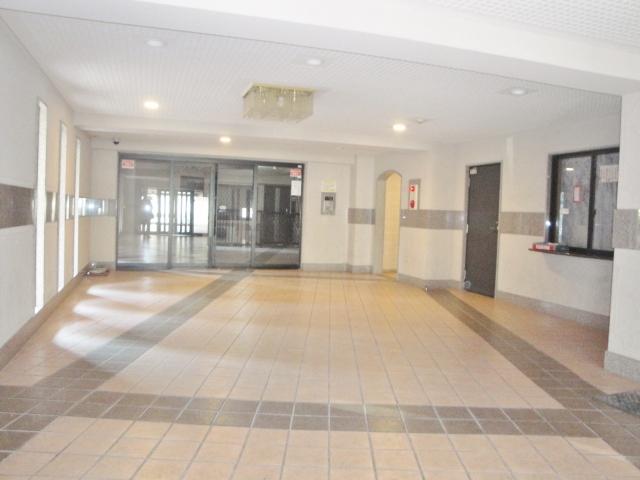 Entrance. Common areas