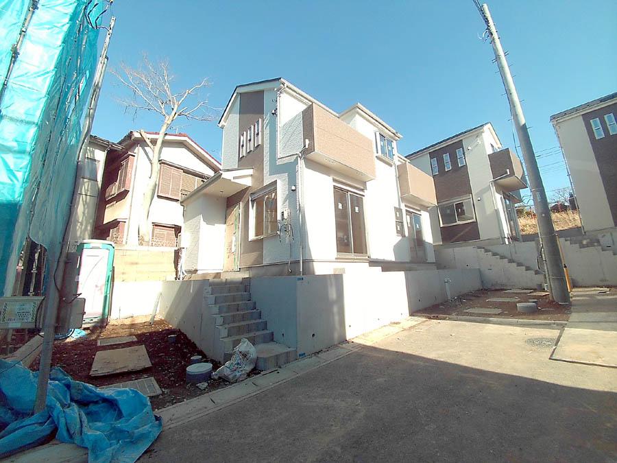 Local photos, including front road. 6 Building We offer the same use the finished model house of this property. Please feel free to contact us.