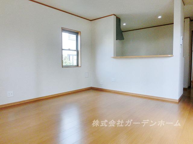 Living. ■ Boast of day, Warm house. Popular corner lot, Rebuilding time also safe. 2.2 It is a closet attractive of quires ■