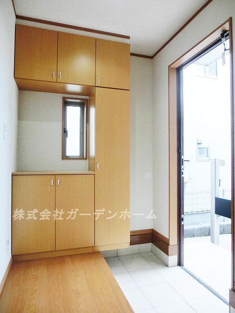 Entrance. ■ Boast of day, Warm house. Popular corner lot, Rebuilding time also safe. 2.2 It is a closet attractive of quires ■